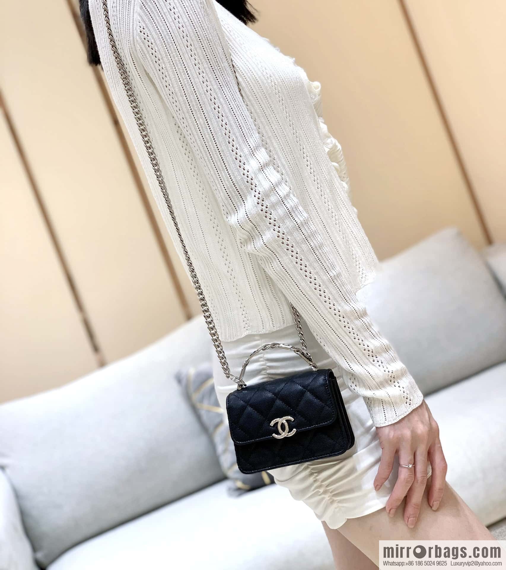 CHANEL 2022cc spring/summer collection, enamel handle small satchel AP2758 black