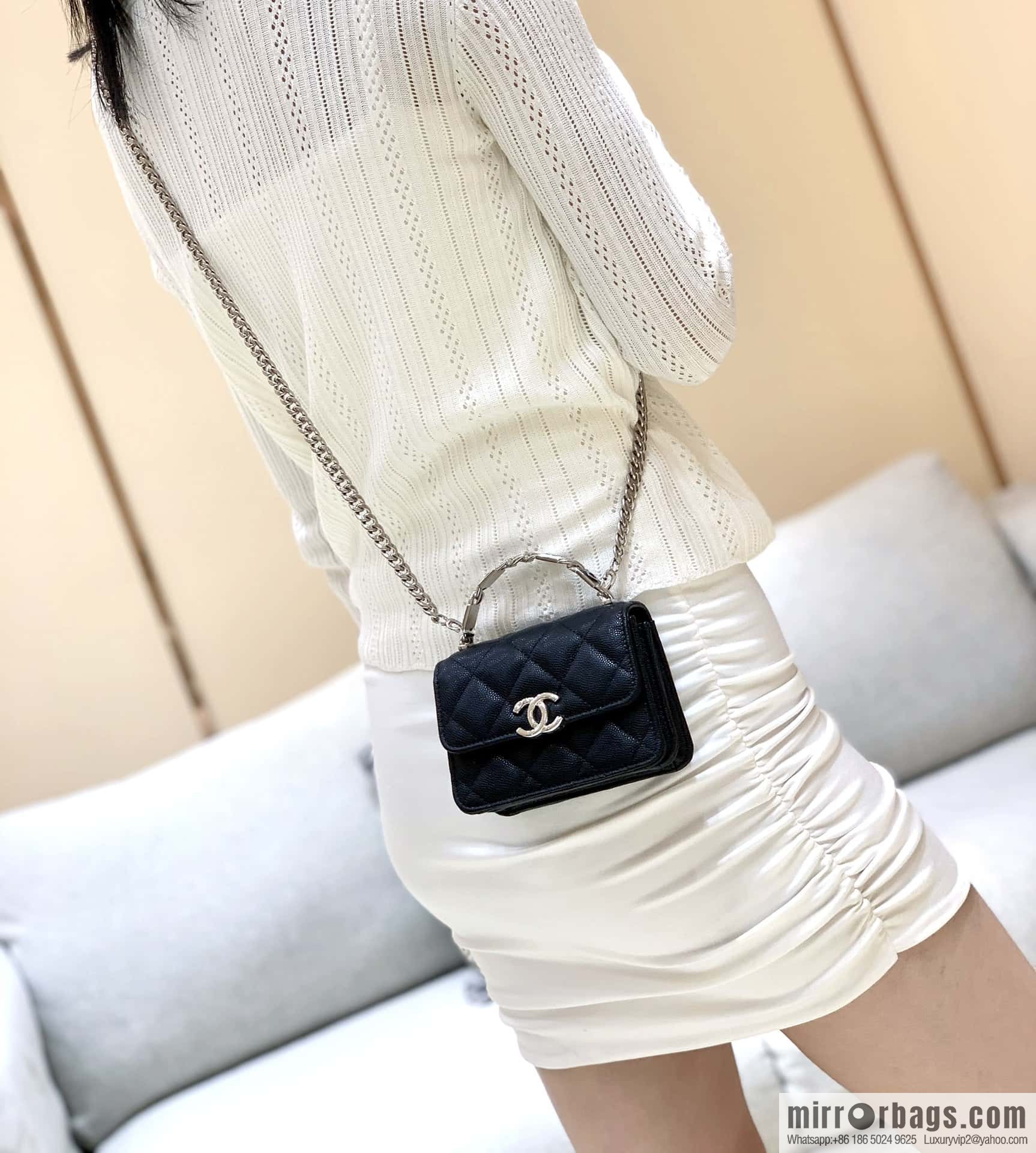 CHANEL 2022cc spring/summer collection, enamel handle small satchel AP2758 black