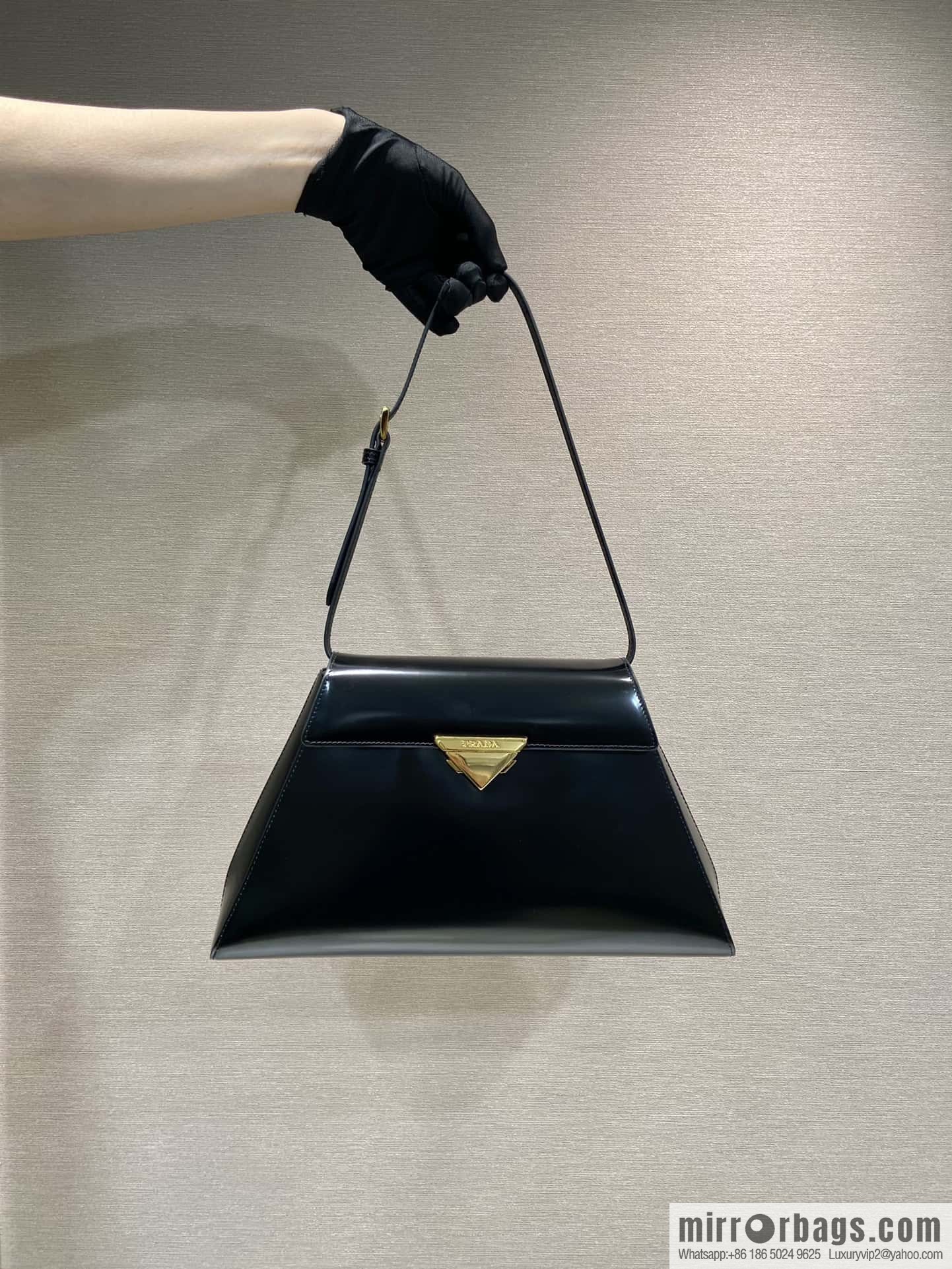 PRADA imported glossy calfskin shoulder bag 1BD342 black