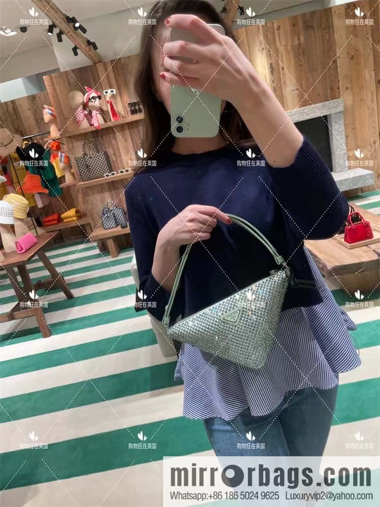 PRADA flash diamond triangle bag lNQ044