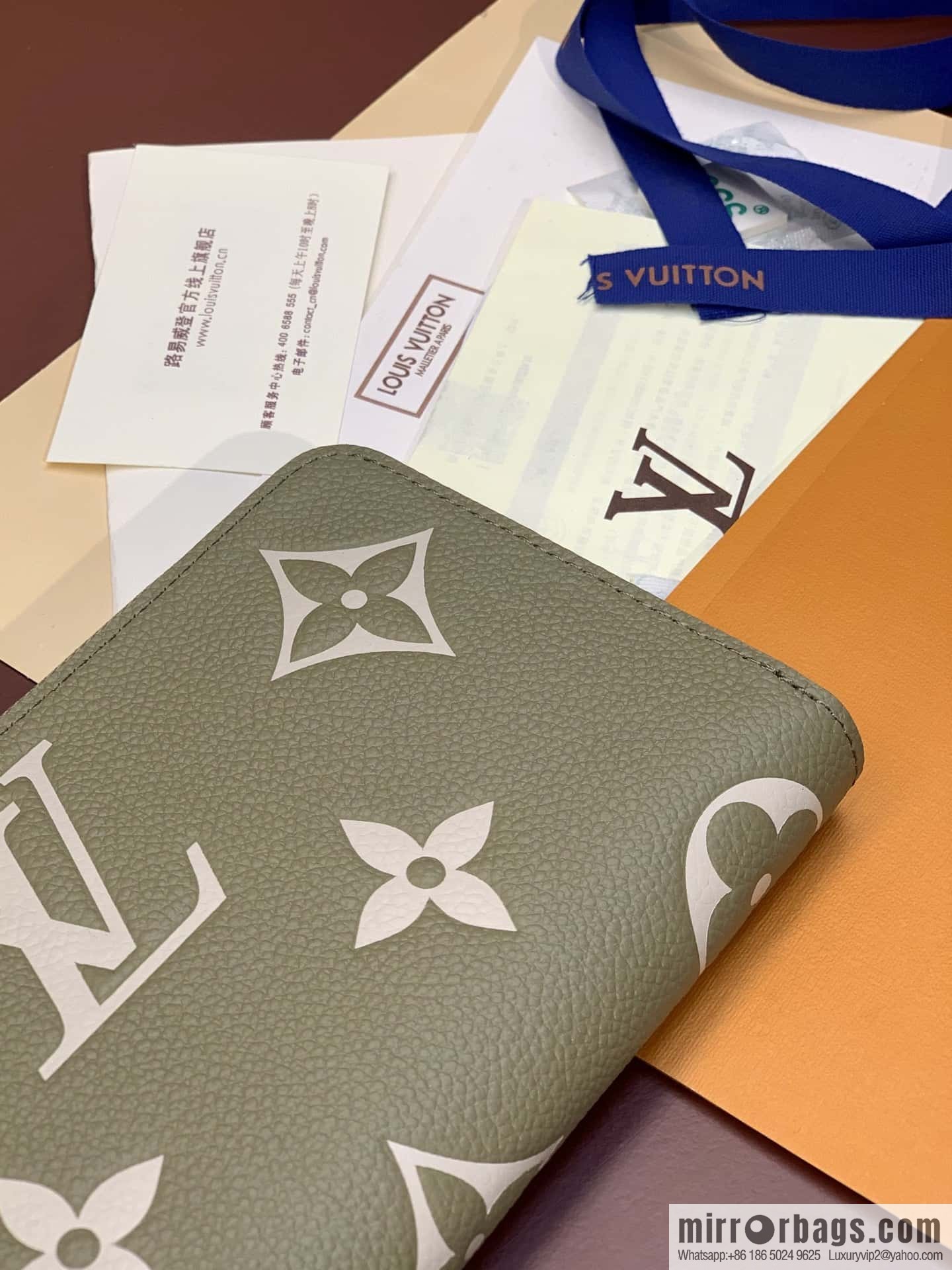 LV M69794 Zippy Wallet