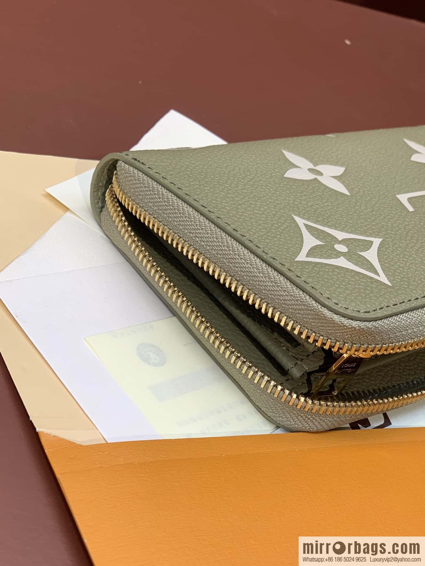 LV M69794 Zippy Wallet