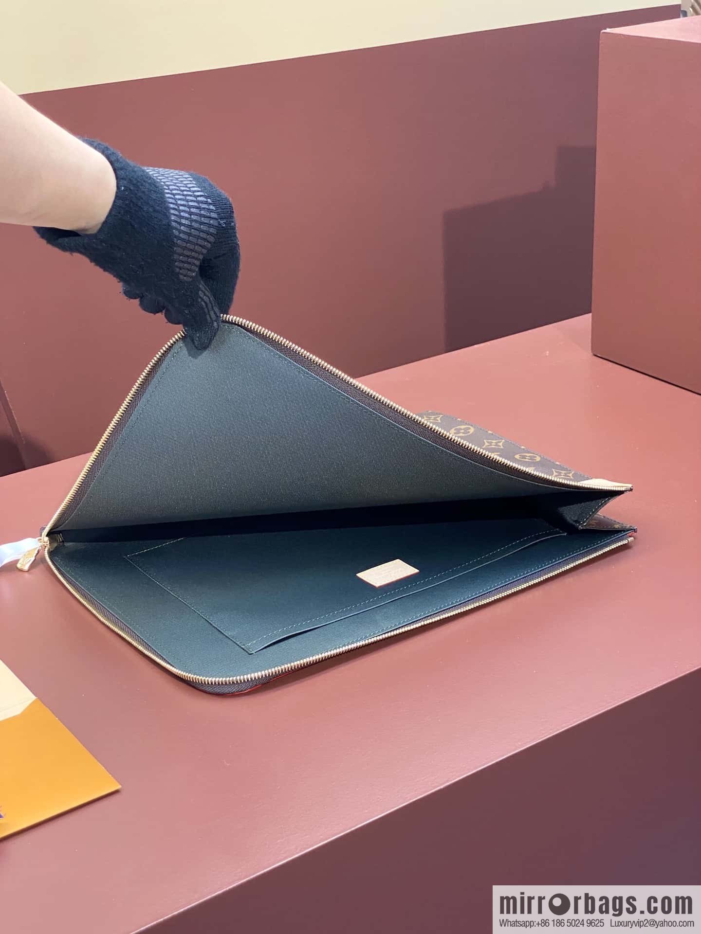 LV M82540 POCHETTE JOUR clutch bag