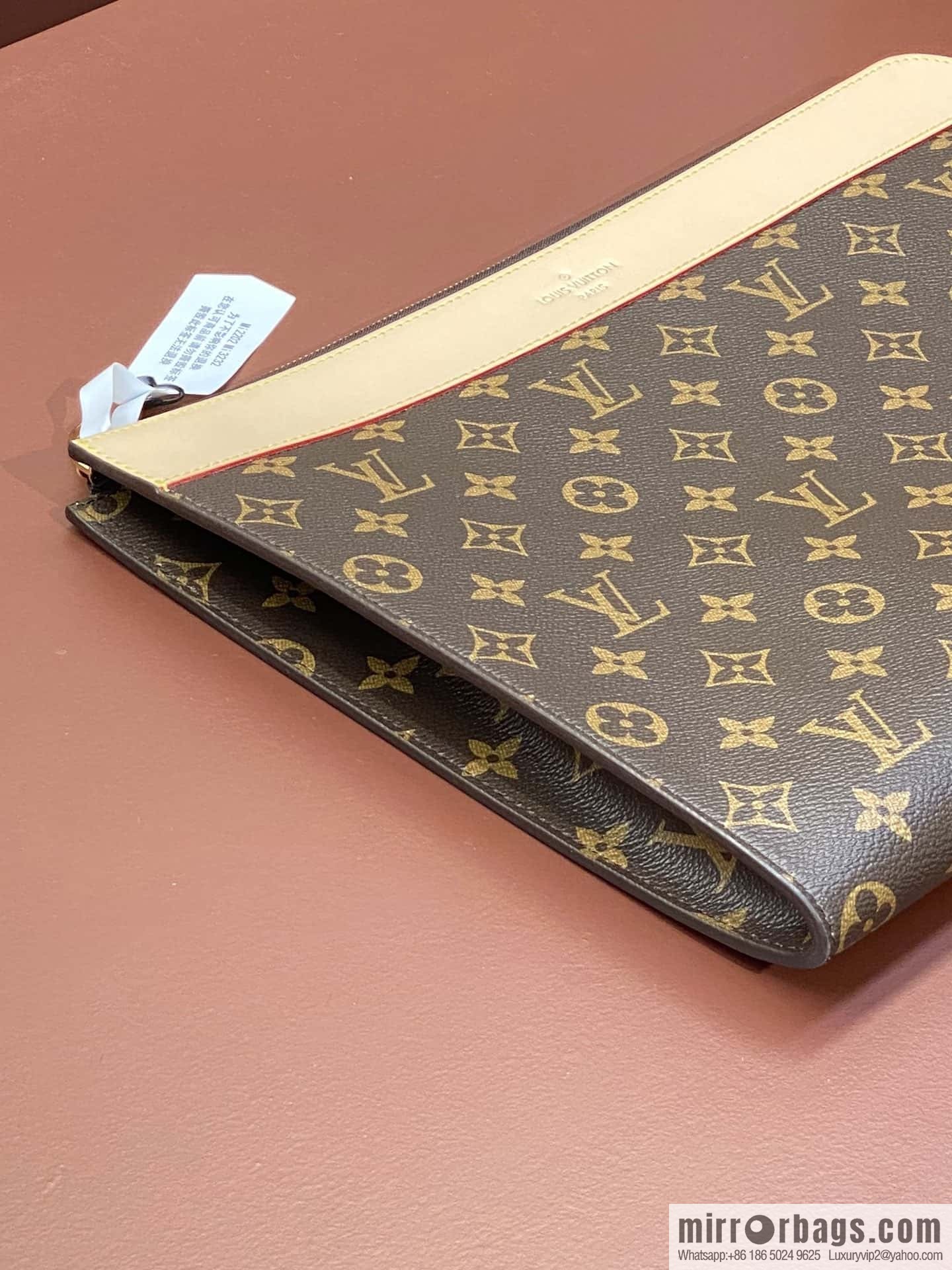 LV M82540 POCHETTE JOUR clutch bag