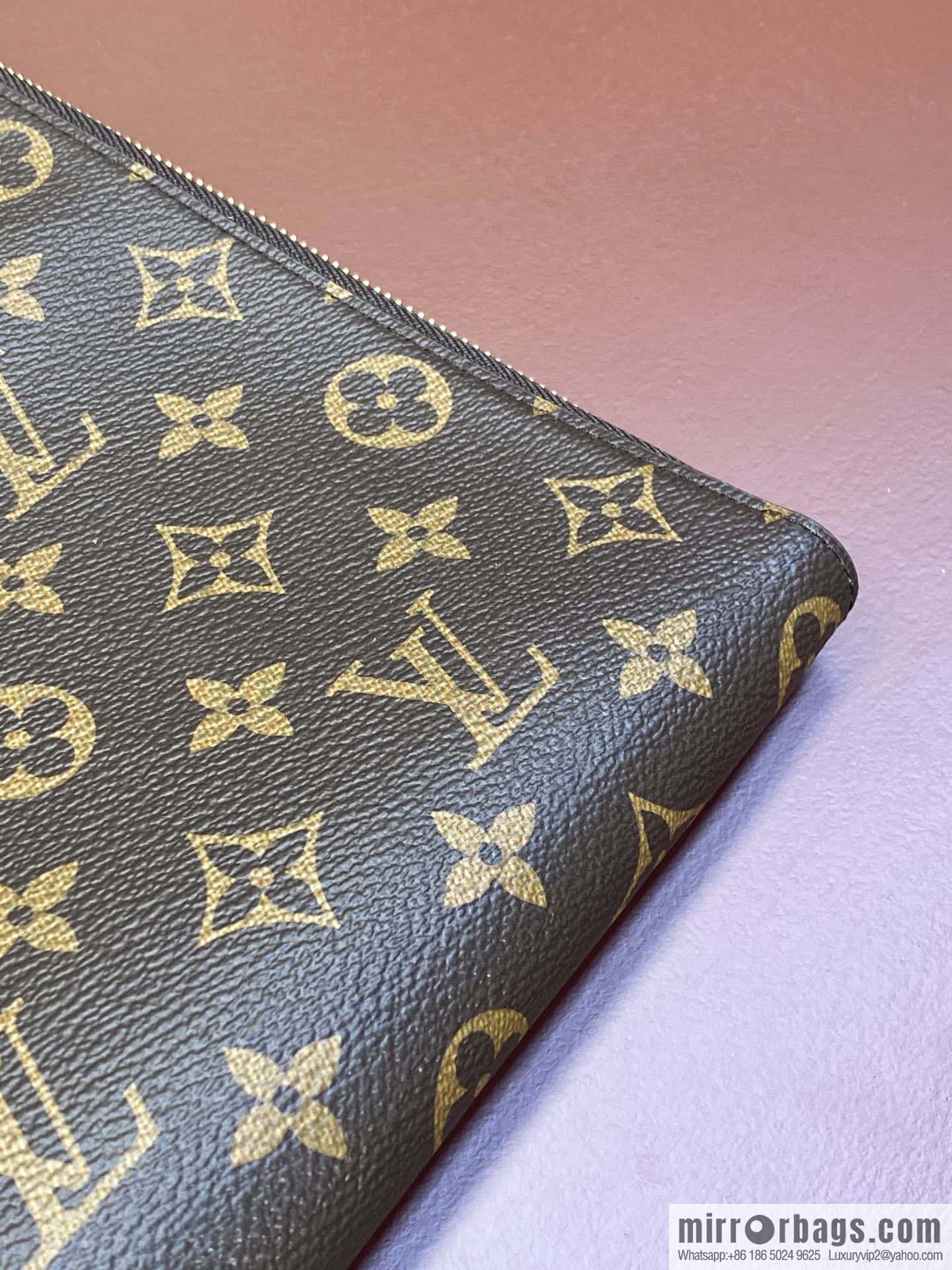 LV M82540 POCHETTE JOUR clutch bag