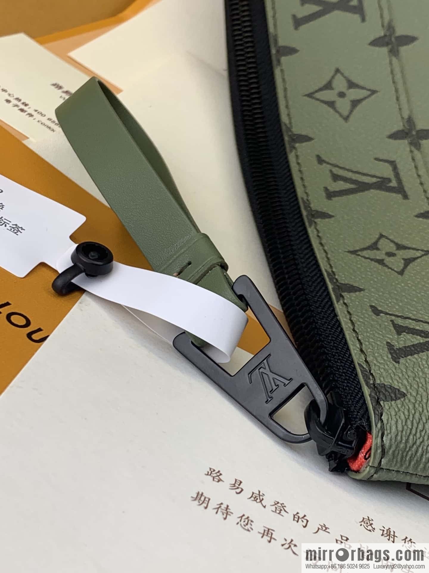 LV M82800 POCHETTE VOYAGE SOUPLE clutch bag