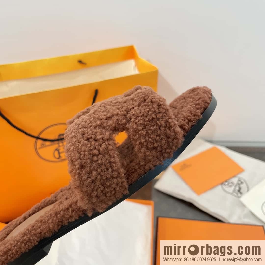 Hermès Teddy 🐻 Brown Fluffy Slippers