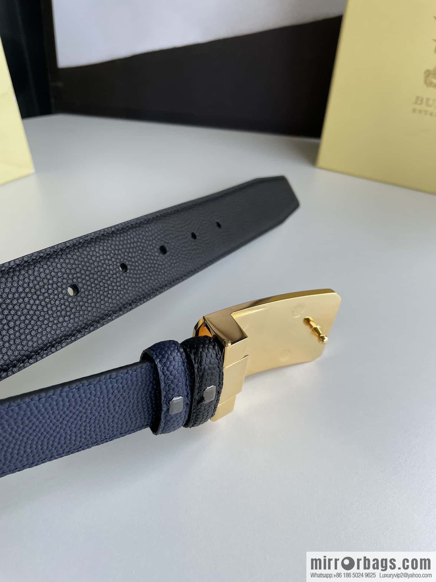 BURBERRY Burberry, resin craft logo warhorse metal buckle 3.5cm men's cowhide belt