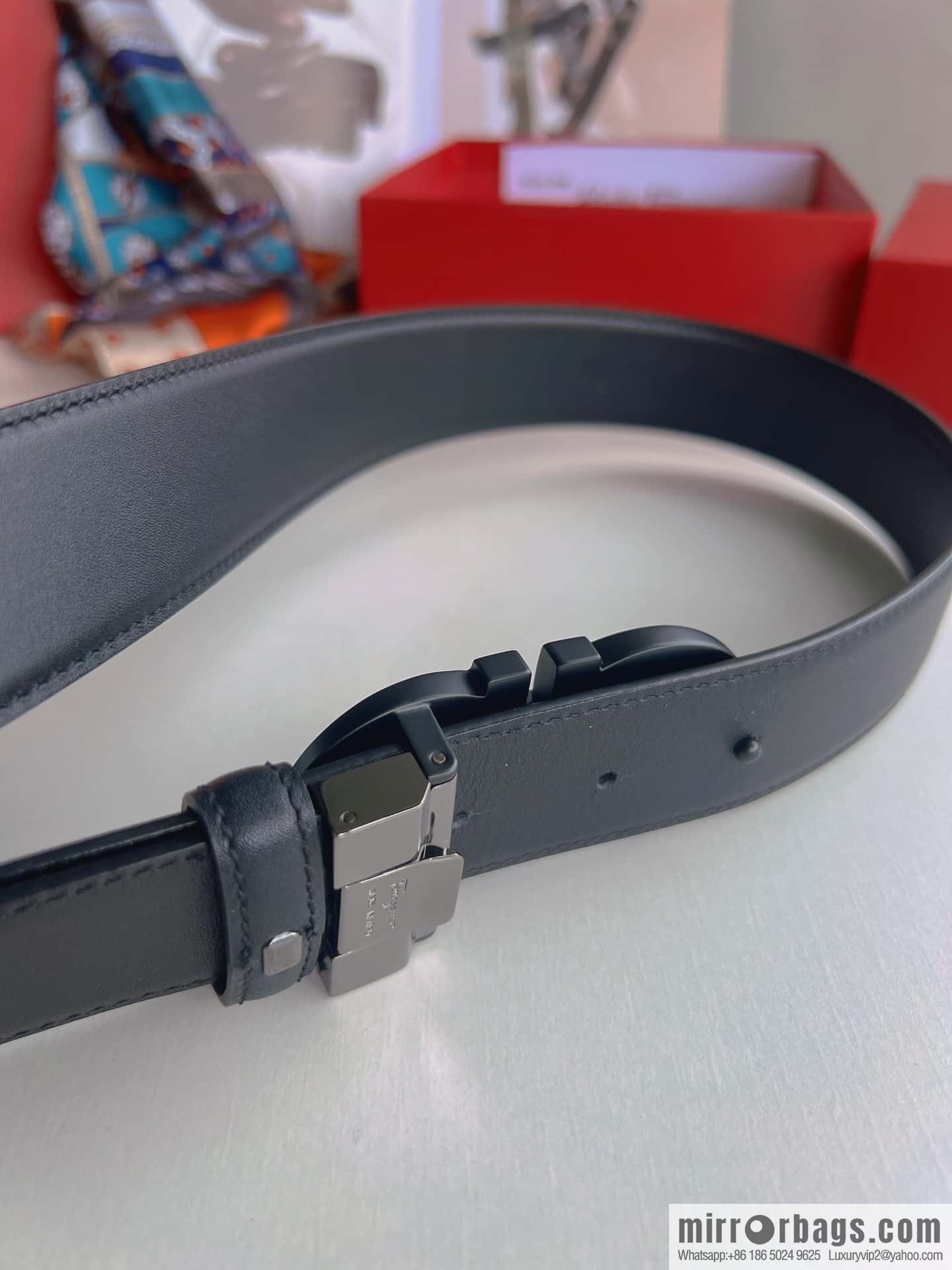 Ferragam Ferragamo, exquisite inverted 8-character hanging buckle hair, hair belt 3.5cm