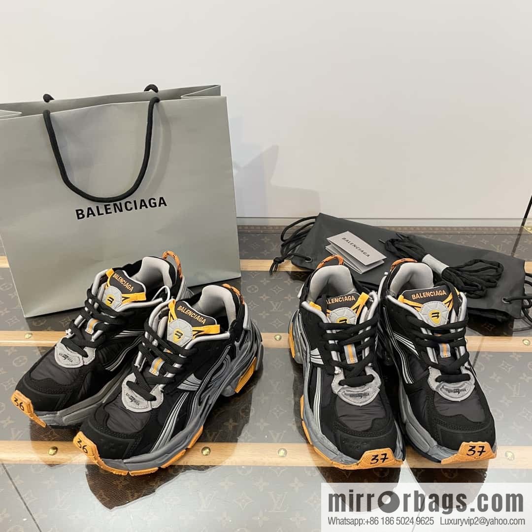 Balenciaga Balenciaga 𝐑𝐮𝐧𝐧𝐞𝐫|𝟐𝟎𝟐𝟑 Seventh Generation. Vintage Old Daddy Sneakers