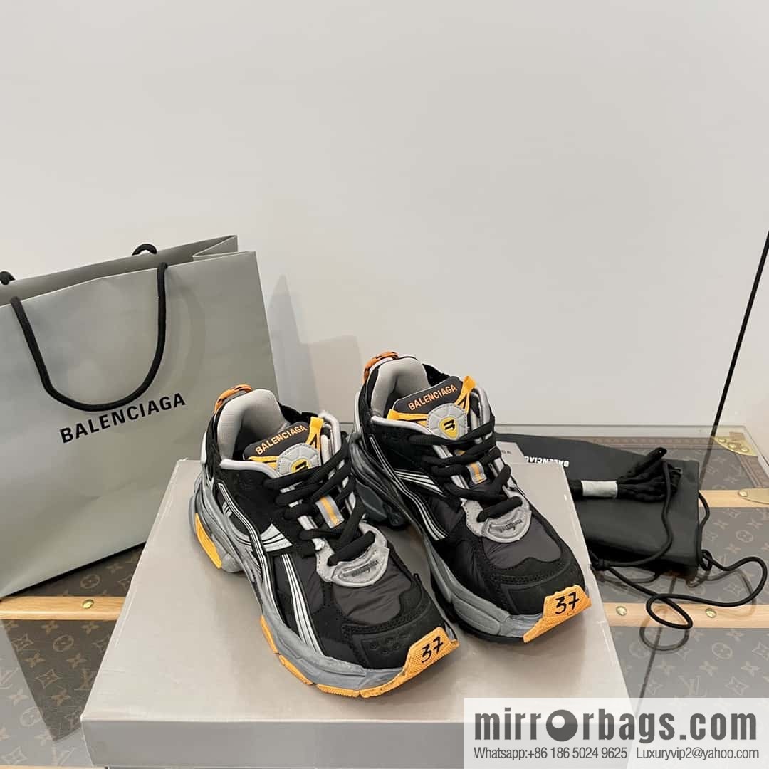 Balenciaga Balenciaga 𝐑𝐮𝐧𝐧𝐞𝐫|𝟐𝟎𝟐𝟑 Seventh Generation. Vintage Old Daddy Sneakers