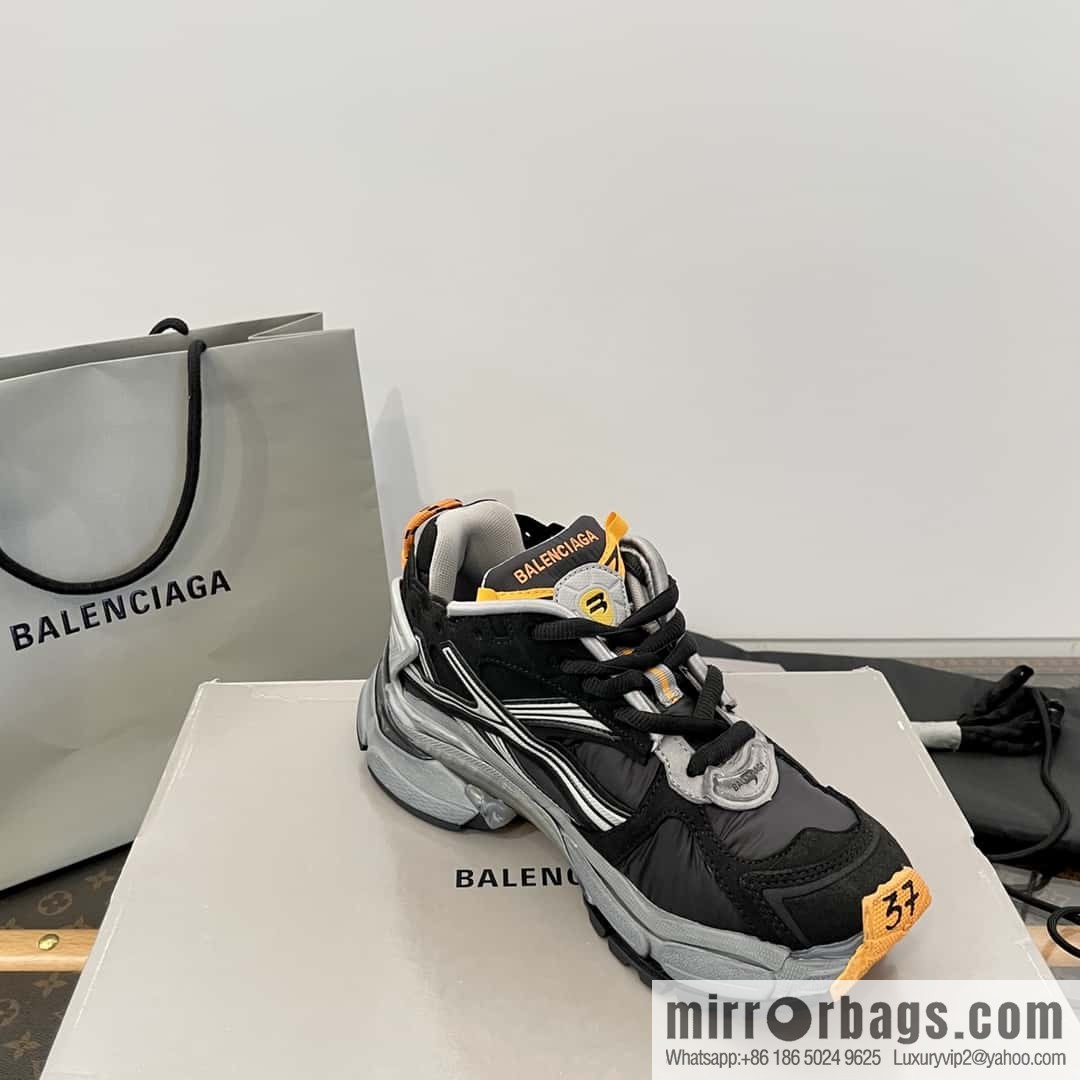 Balenciaga Balenciaga 𝐑𝐮𝐧𝐧𝐞𝐫|𝟐𝟎𝟐𝟑 Seventh Generation. Vintage Old Daddy Sneakers