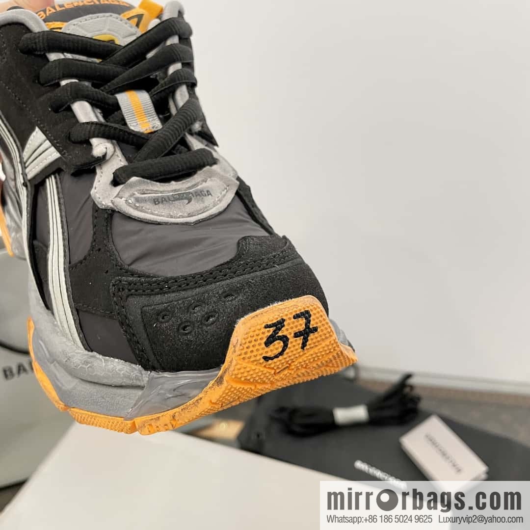 Balenciaga Balenciaga 𝐑𝐮𝐧𝐧𝐞𝐫|𝟐𝟎𝟐𝟑 Seventh Generation. Vintage Old Daddy Sneakers