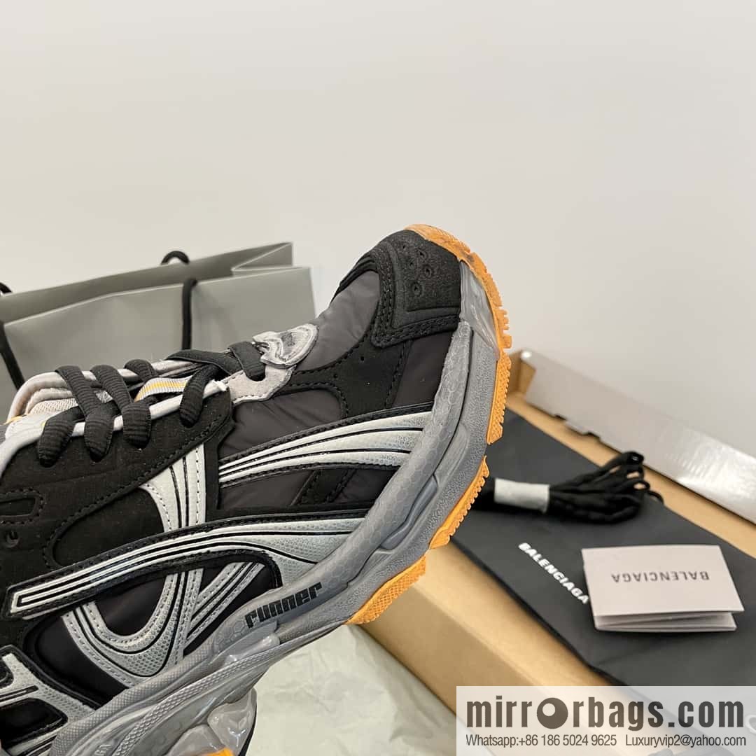 Balenciaga Balenciaga 𝐑𝐮𝐧𝐧𝐞𝐫|𝟐𝟎𝟐𝟑 Seventh Generation. Vintage Old Daddy Sneakers