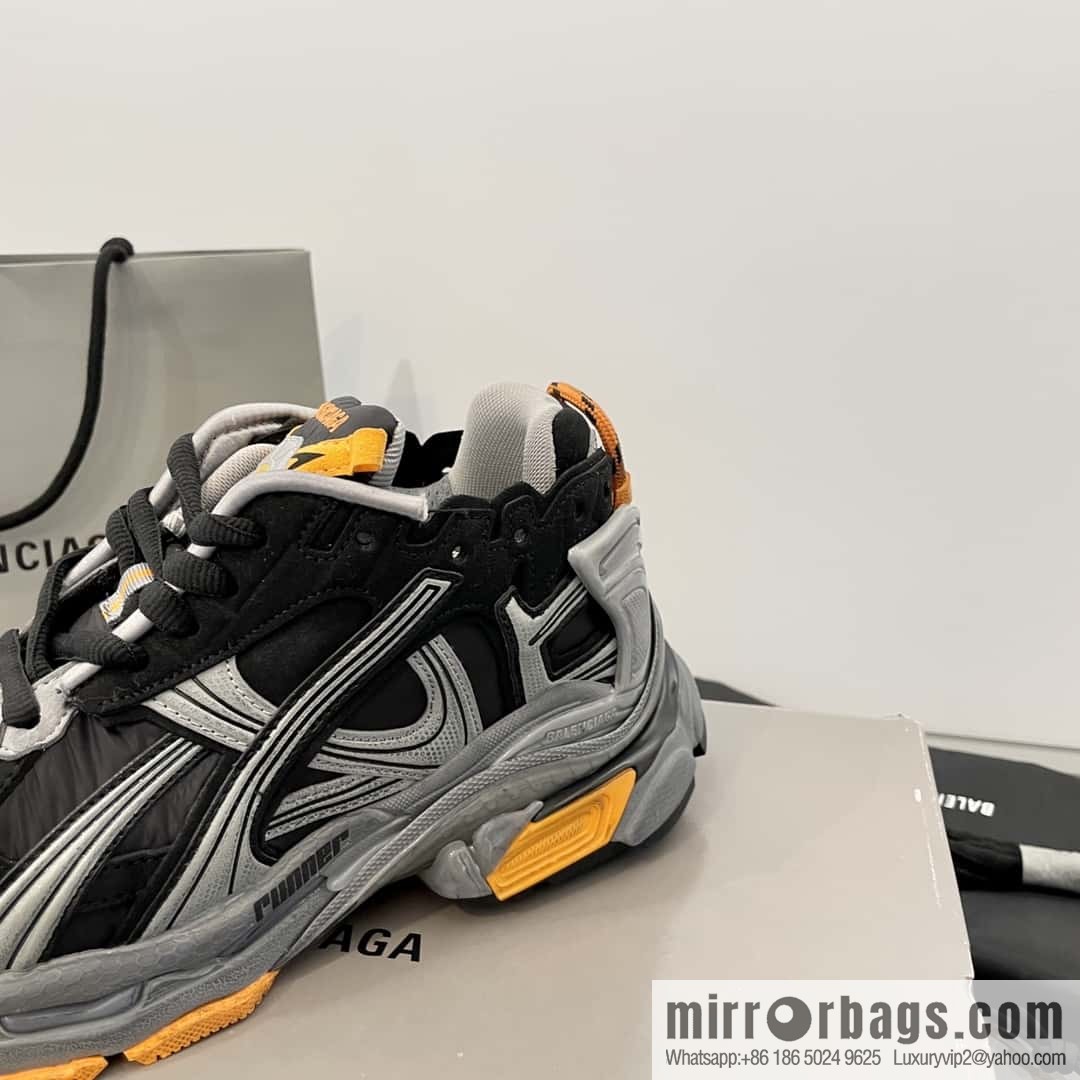 Balenciaga Balenciaga 𝐑𝐮𝐧𝐧𝐞𝐫|𝟐𝟎𝟐𝟑 Seventh Generation. Vintage Old Daddy Sneakers