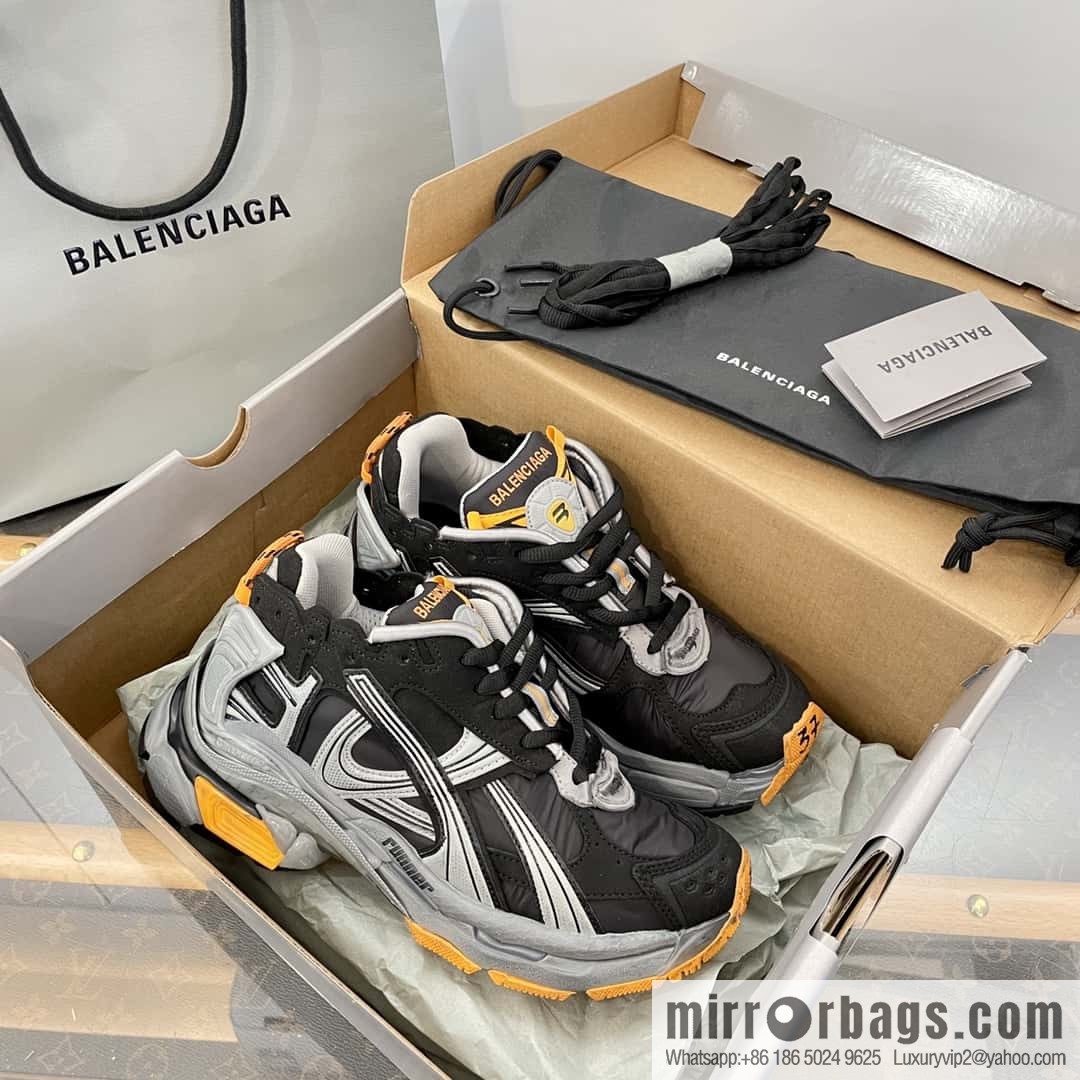 Balenciaga Balenciaga 𝐑𝐮𝐧𝐧𝐞𝐫|𝟐𝟎𝟐𝟑 Seventh Generation. Vintage Old Daddy Sneakers