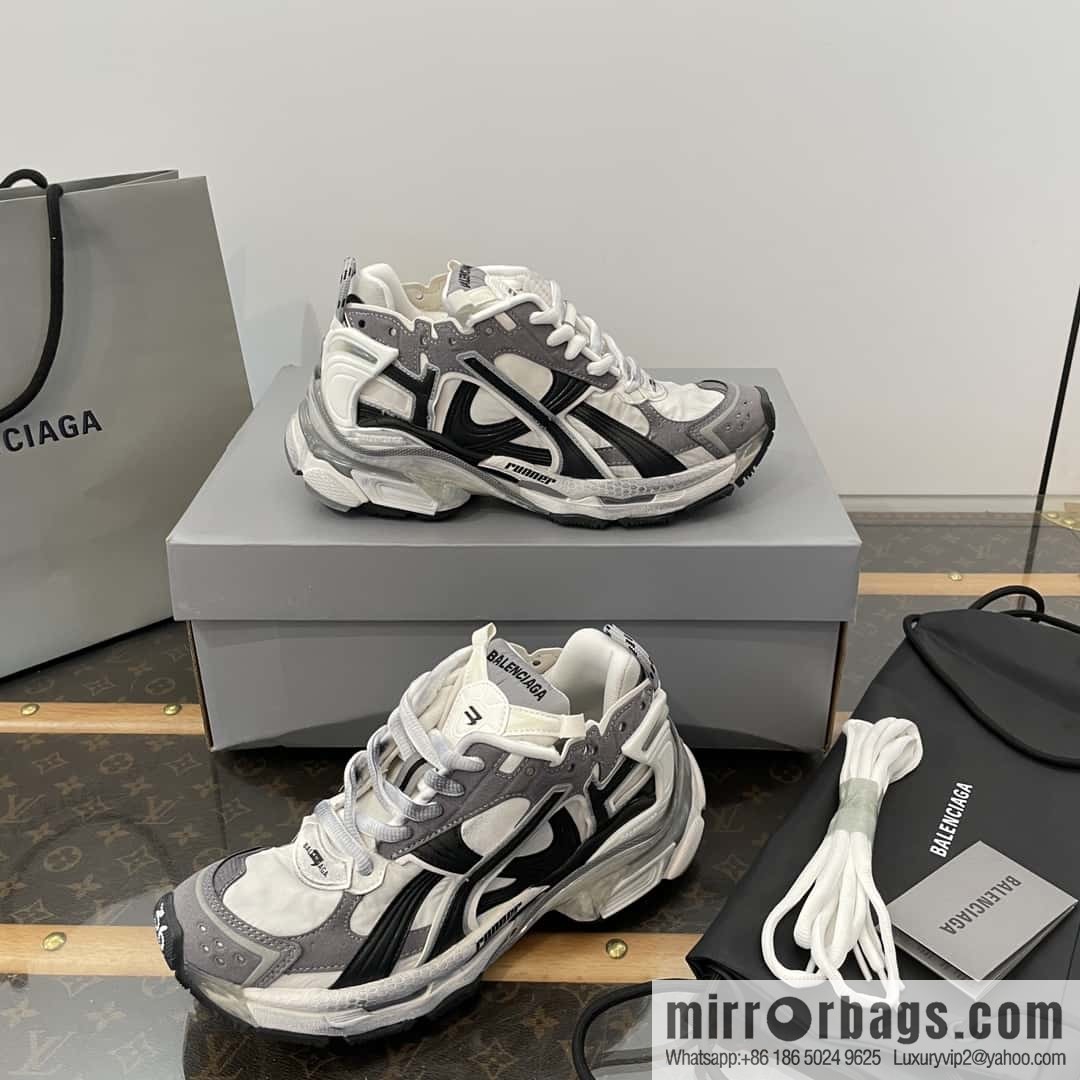 Balenciaga Balenciaga 𝐑𝐮𝐧𝐧𝐞𝐫|𝟐𝟎𝟐𝟑 Seventh Generation. Vintage Old Daddy Sneakers