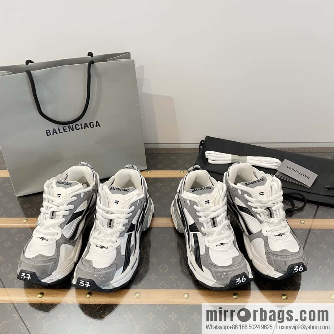 Balenciaga Balenciaga 𝐑𝐮𝐧𝐧𝐞𝐫|𝟐𝟎𝟐𝟑 Seventh Generation. Vintage Old Daddy Sneakers