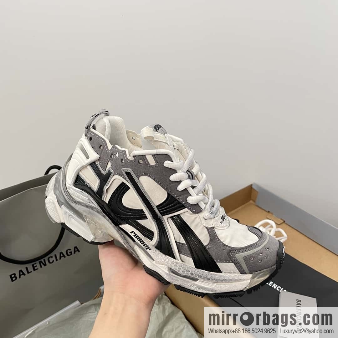 Balenciaga Balenciaga 𝐑𝐮𝐧𝐧𝐞𝐫|𝟐𝟎𝟐𝟑 Seventh Generation. Vintage Old Daddy Sneakers