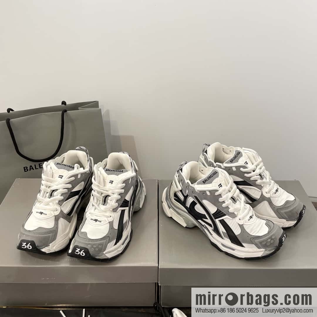 Balenciaga Balenciaga 𝐑𝐮𝐧𝐧𝐞𝐫|𝟐𝟎𝟐𝟑 Seventh Generation. Vintage Old Daddy Sneakers