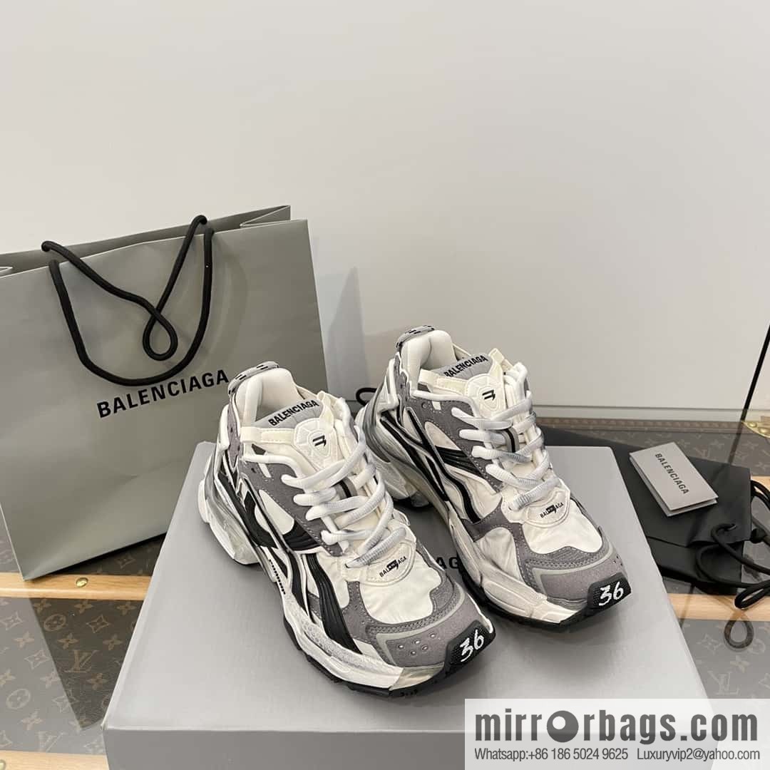 Balenciaga Balenciaga 𝐑𝐮𝐧𝐧𝐞𝐫|𝟐𝟎𝟐𝟑 Seventh Generation. Vintage Old Daddy Sneakers