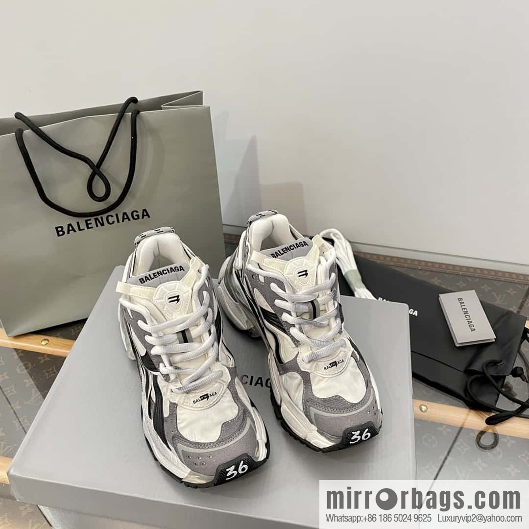 Balenciaga Balenciaga 𝐑𝐮𝐧𝐧𝐞𝐫|𝟐𝟎𝟐𝟑 Seventh Generation. Vintage Old Daddy Sneakers