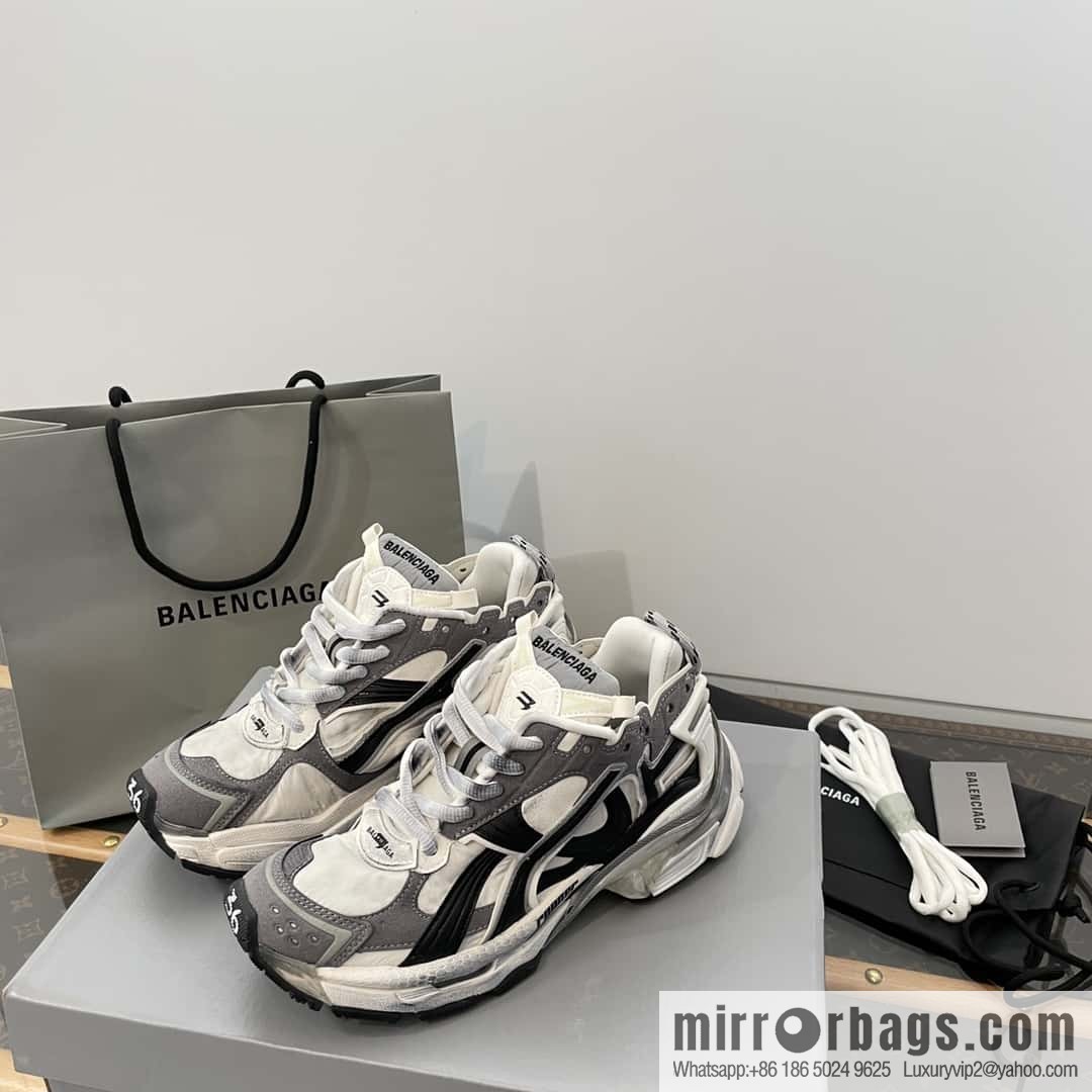 Balenciaga Balenciaga 𝐑𝐮𝐧𝐧𝐞𝐫|𝟐𝟎𝟐𝟑 Seventh Generation. Vintage Old Daddy Sneakers