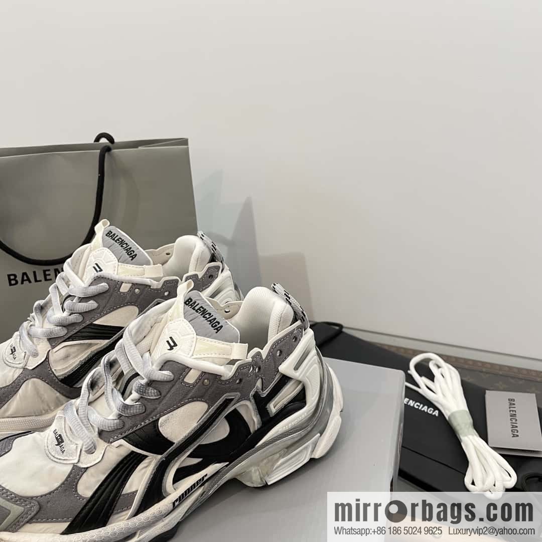 Balenciaga Balenciaga 𝐑𝐮𝐧𝐧𝐞𝐫|𝟐𝟎𝟐𝟑 Seventh Generation. Vintage Old Daddy Sneakers