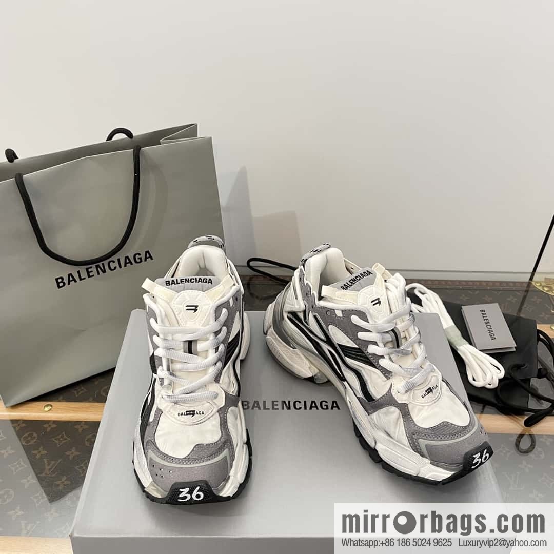 Balenciaga Balenciaga 𝐑𝐮𝐧𝐧𝐞𝐫|𝟐𝟎𝟐𝟑 Seventh Generation. Vintage Old Daddy Sneakers