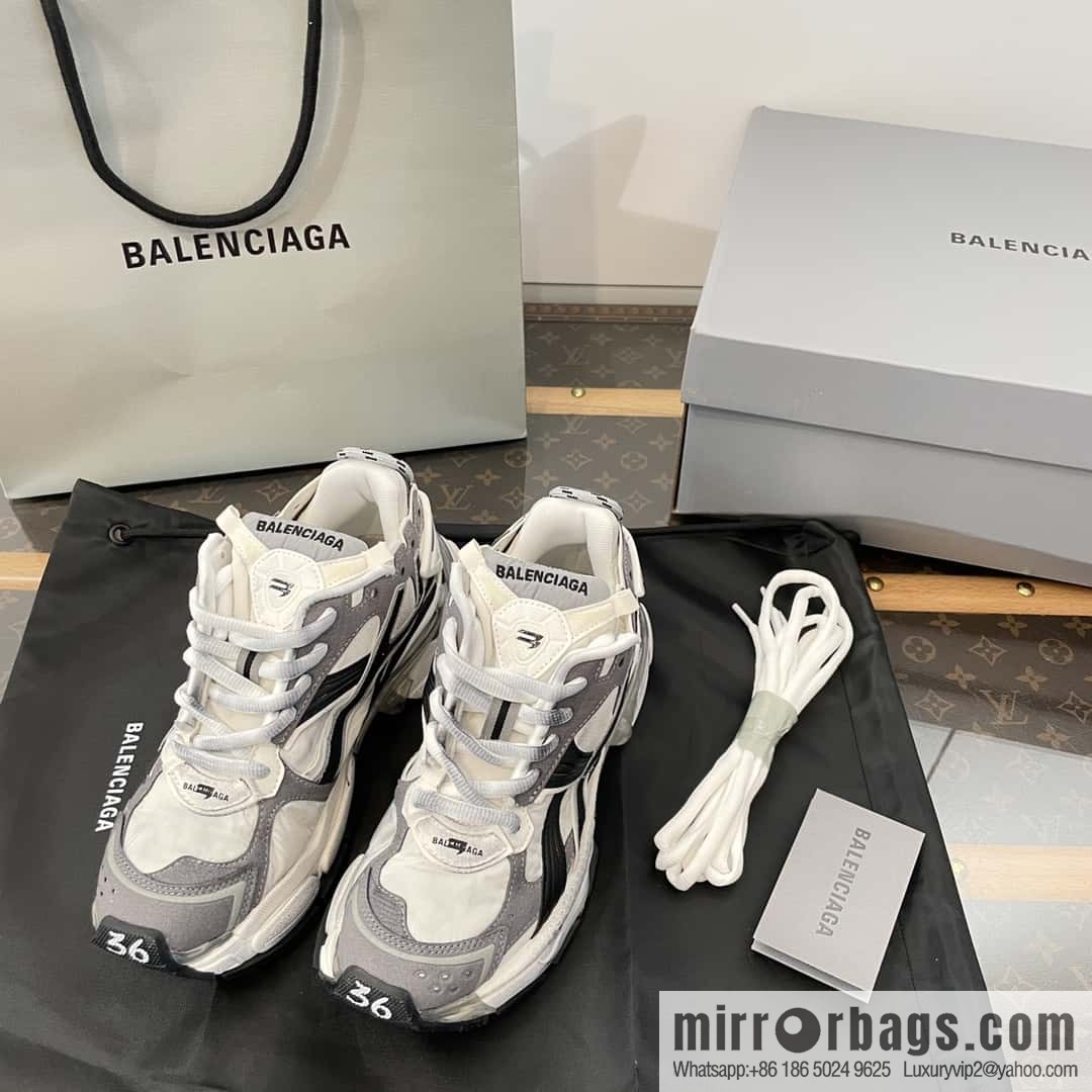 Balenciaga Balenciaga 𝐑𝐮𝐧𝐧𝐞𝐫|𝟐𝟎𝟐𝟑 Seventh Generation. Vintage Old Daddy Sneakers