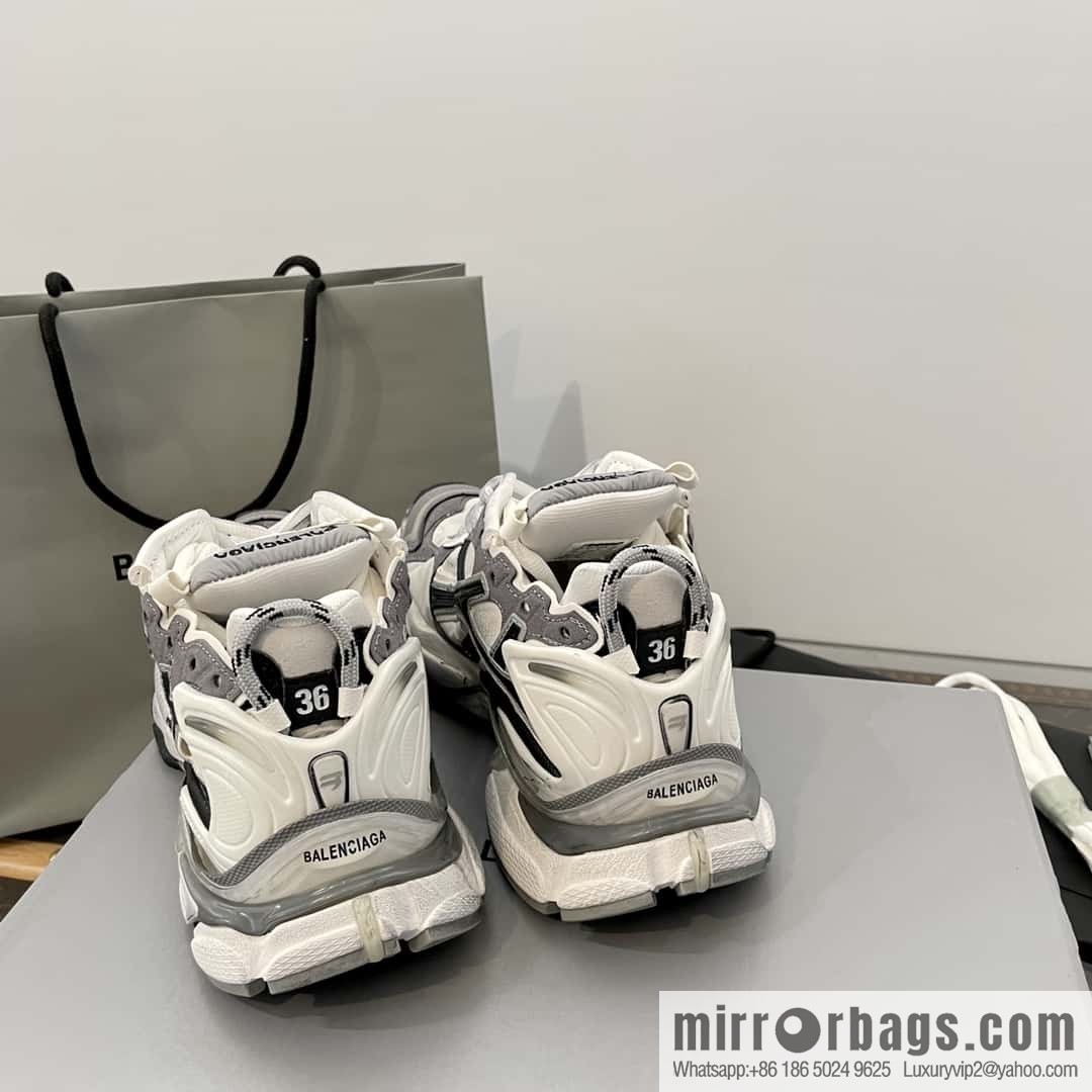 Balenciaga Balenciaga 𝐑𝐮𝐧𝐧𝐞𝐫|𝟐𝟎𝟐𝟑 Seventh Generation. Vintage Old Daddy Sneakers