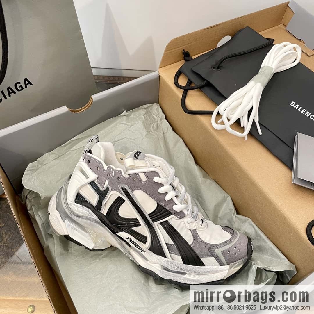 Balenciaga Balenciaga 𝐑𝐮𝐧𝐧𝐞𝐫|𝟐𝟎𝟐𝟑 Seventh Generation. Vintage Old Daddy Sneakers