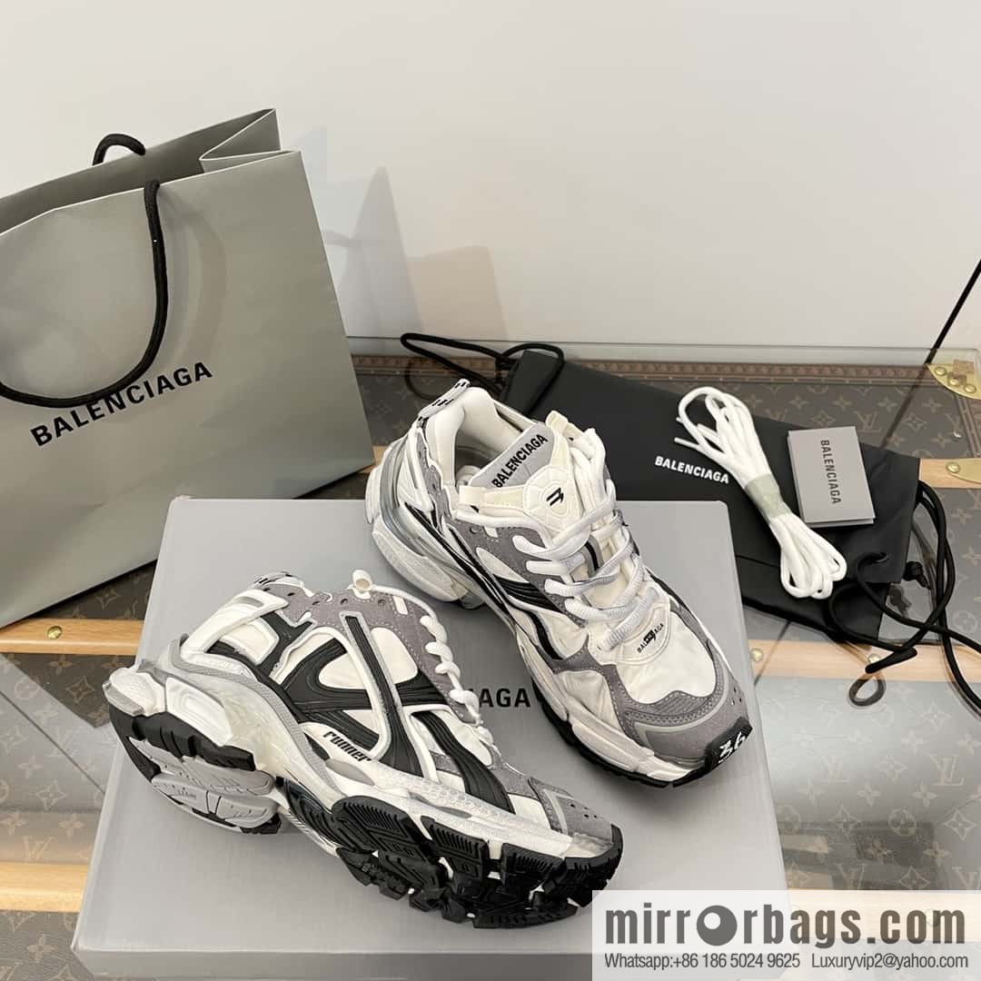 Balenciaga Balenciaga 𝐑𝐮𝐧𝐧𝐞𝐫|𝟐𝟎𝟐𝟑 Seventh Generation. Vintage Old Daddy Sneakers