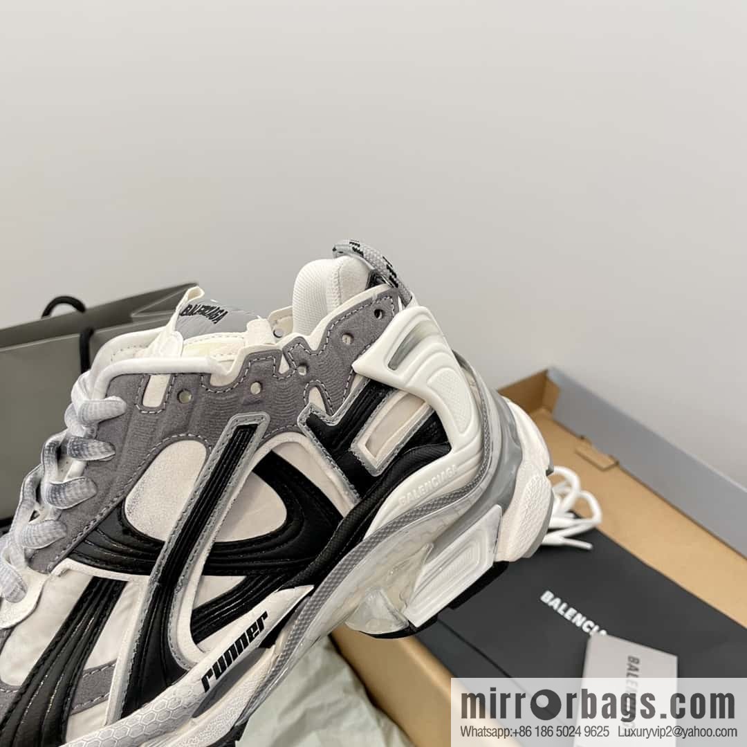 Balenciaga Balenciaga 𝐑𝐮𝐧𝐧𝐞𝐫|𝟐𝟎𝟐𝟑 Seventh Generation. Vintage Old Daddy Sneakers