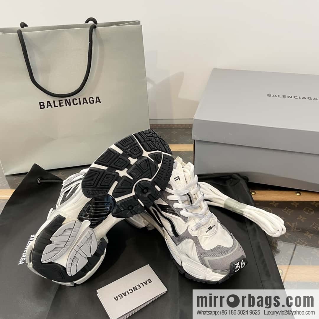Balenciaga Balenciaga 𝐑𝐮𝐧𝐧𝐞𝐫|𝟐𝟎𝟐𝟑 Seventh Generation. Vintage Old Daddy Sneakers