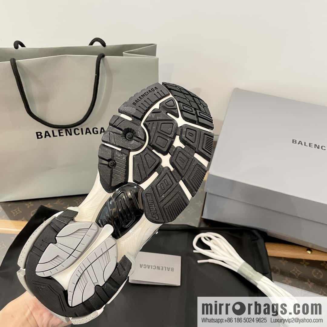 Balenciaga Balenciaga 𝐑𝐮𝐧𝐧𝐞𝐫|𝟐𝟎𝟐𝟑 Seventh Generation. Vintage Old Daddy Sneakers