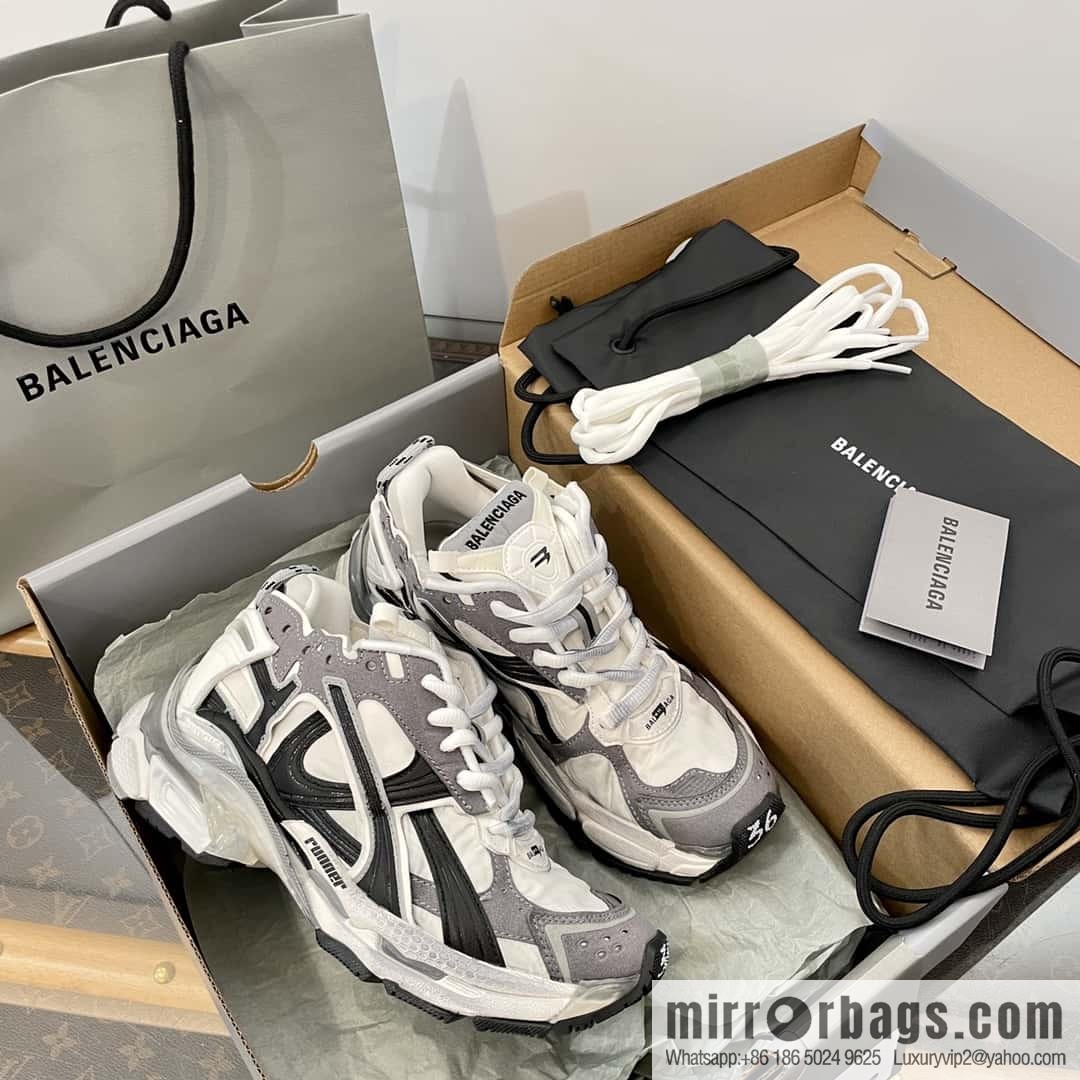 Balenciaga Balenciaga 𝐑𝐮𝐧𝐧𝐞𝐫|𝟐𝟎𝟐𝟑 Seventh Generation. Vintage Old Daddy Sneakers