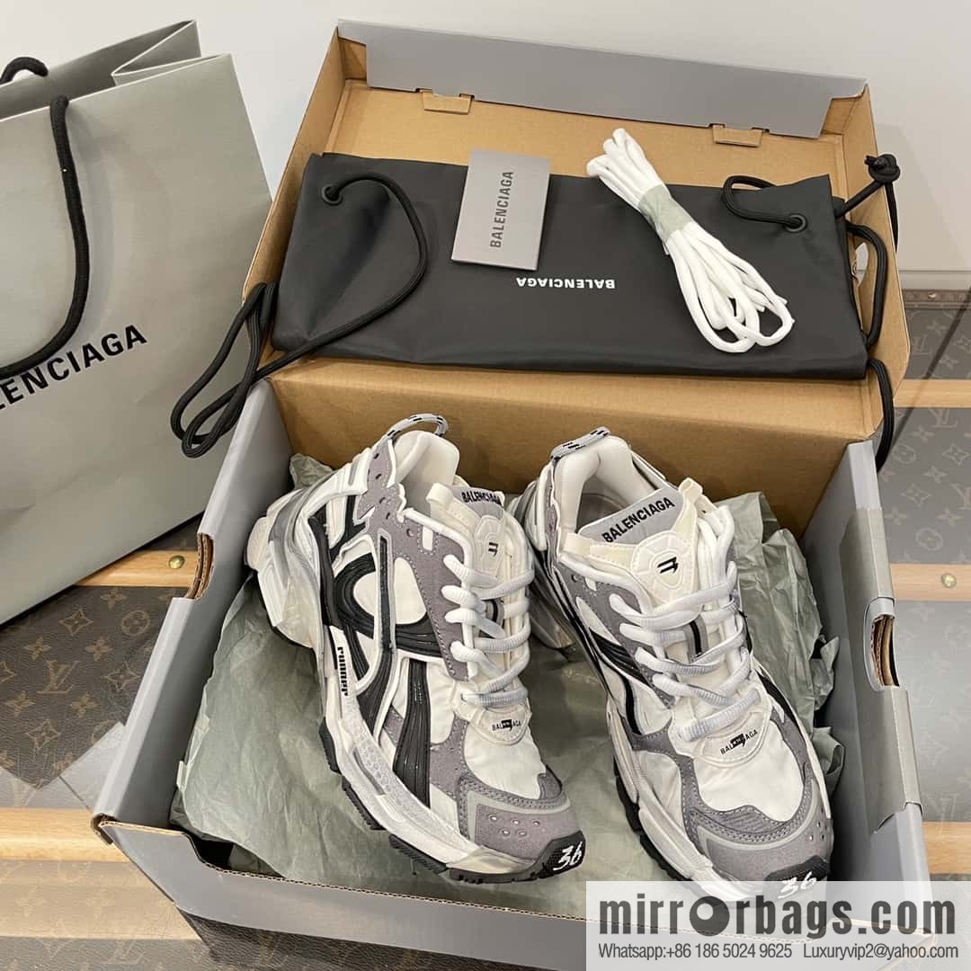 Balenciaga Balenciaga 𝐑𝐮𝐧𝐧𝐞𝐫|𝟐𝟎𝟐𝟑 Seventh Generation. Vintage Old Daddy Sneakers