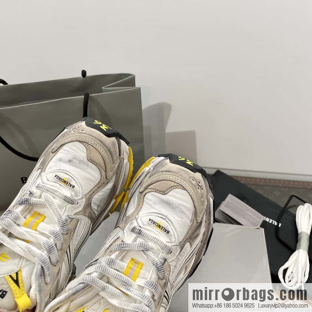 Balenciaga Balenciaga 𝐑𝐮𝐧𝐧𝐞𝐫|𝟐𝟎𝟐𝟑 Seventh Generation. Vintage Old Daddy Sneakers