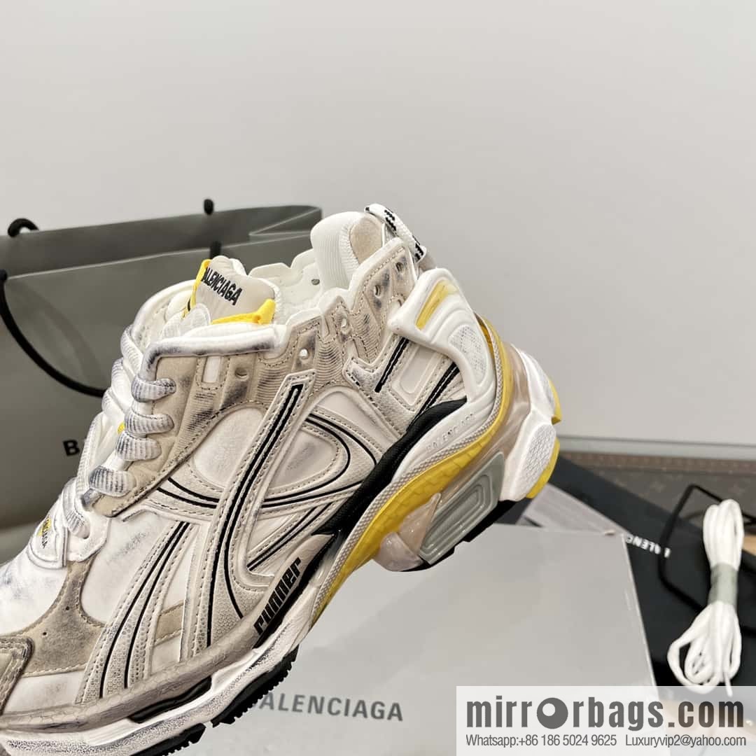 Balenciaga Balenciaga 𝐑𝐮𝐧𝐧𝐞𝐫|𝟐𝟎𝟐𝟑 Seventh Generation. Vintage Old Daddy Sneakers