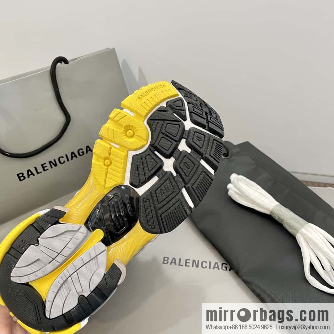 Balenciaga Balenciaga 𝐑𝐮𝐧𝐧𝐞𝐫|𝟐𝟎𝟐𝟑 Seventh Generation. Vintage Old Daddy Sneakers