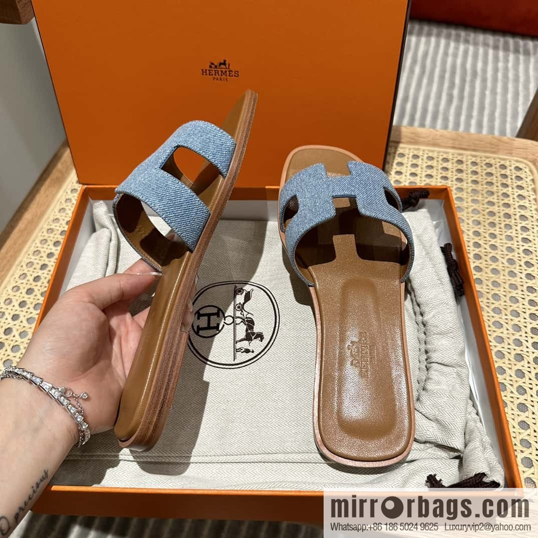 Hermès leather outsole H slippers, brown color matching denim blue