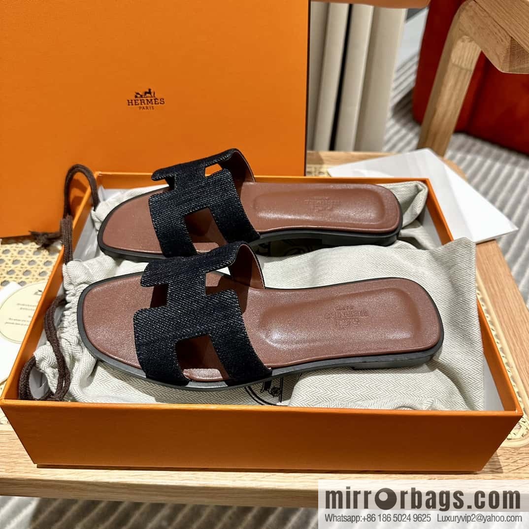 Hermès leather outsole H slippers, dark brown and black.