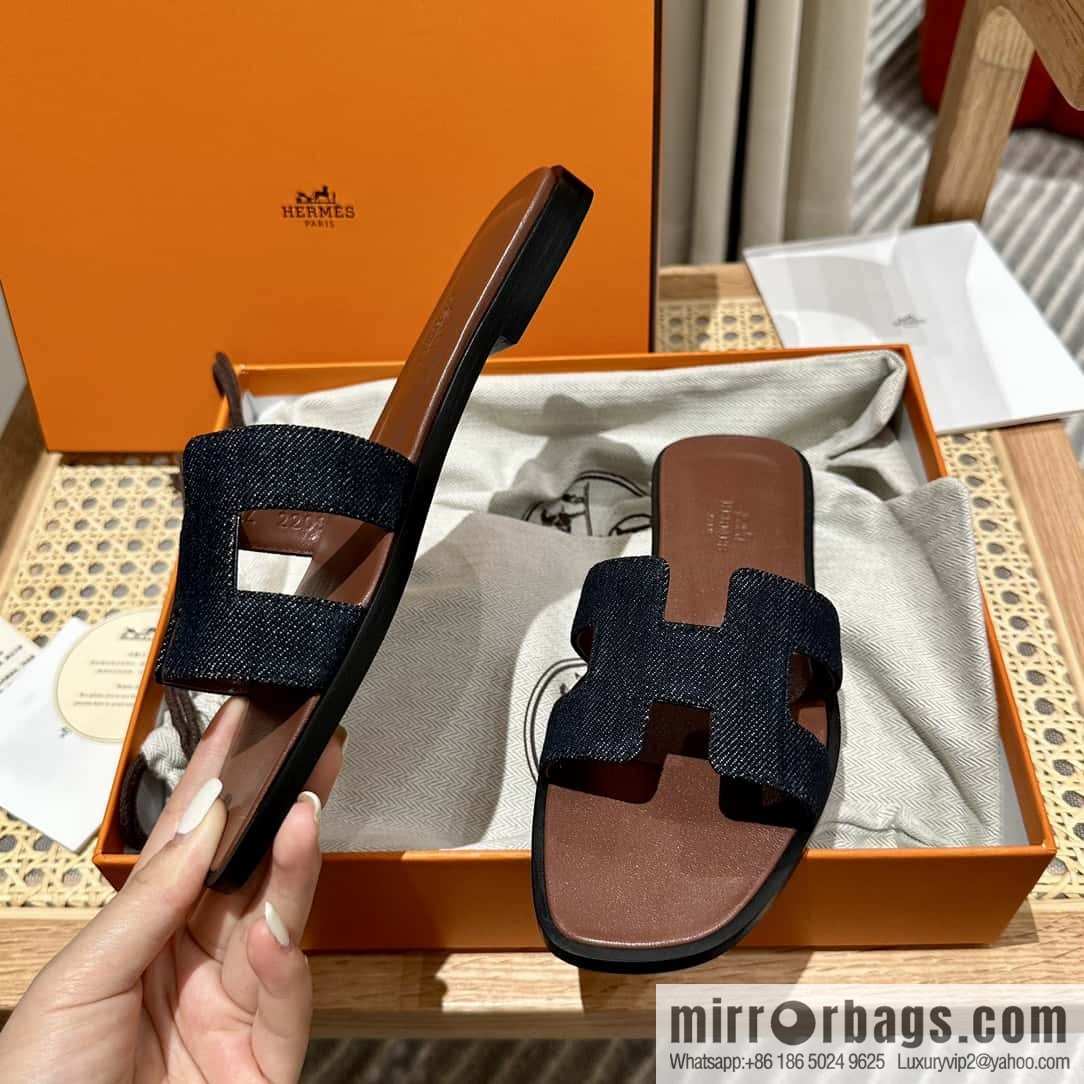 Hermès leather outsole H slippers, dark brown and black.
