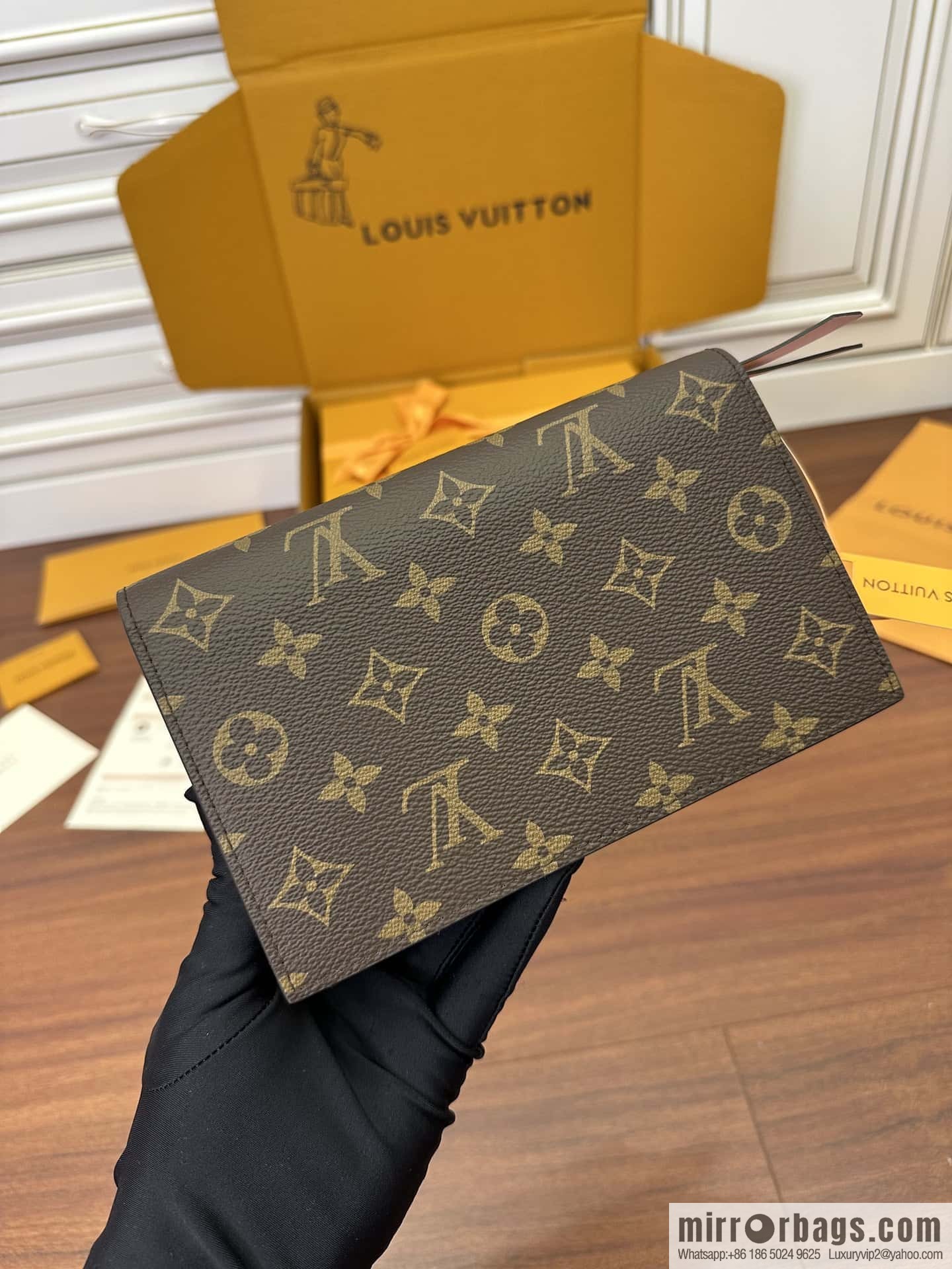 LV M67405 Flores chain strap wallet