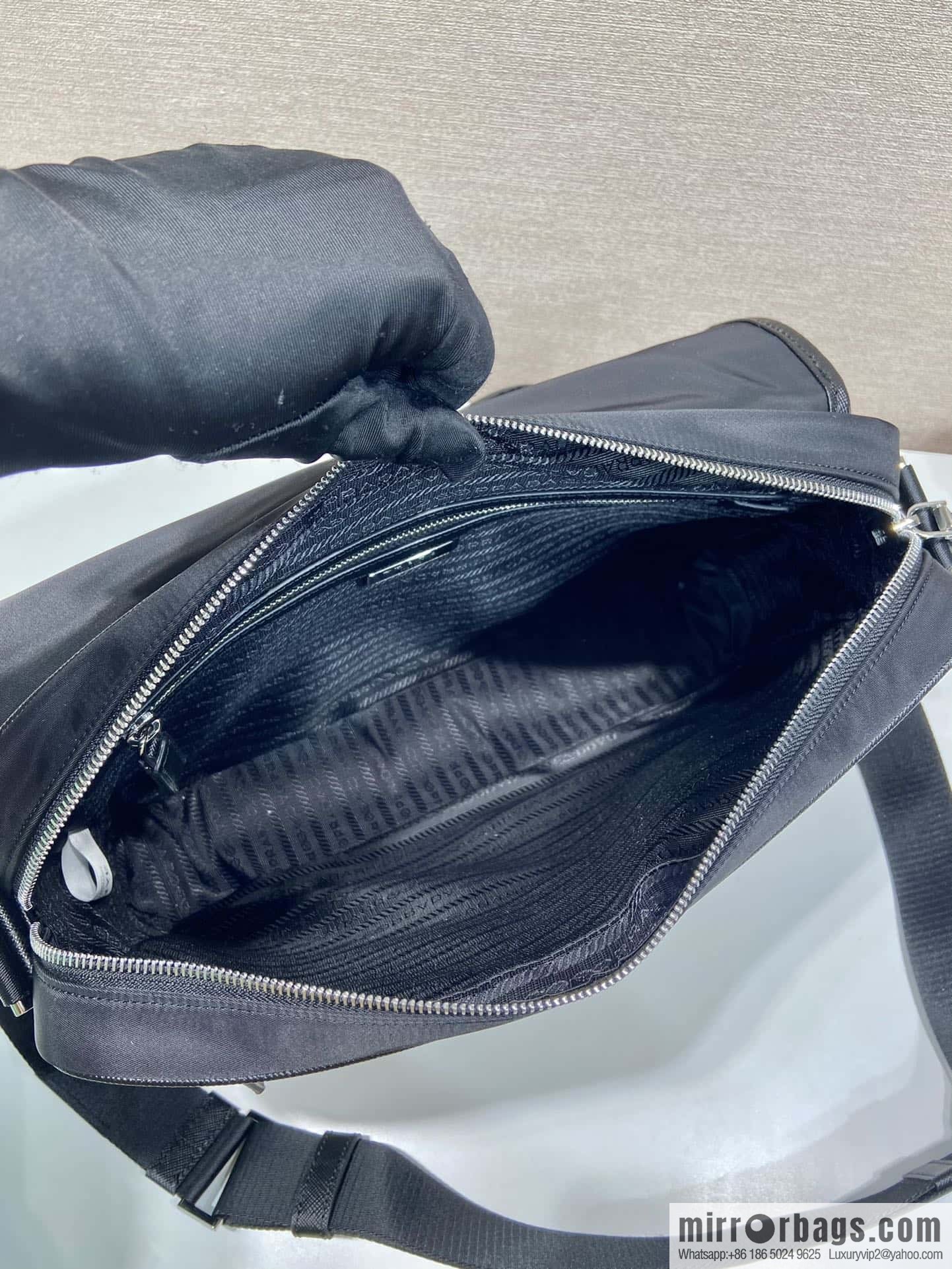 PRADA imported nylon fabric, new messenger bag 2VD039