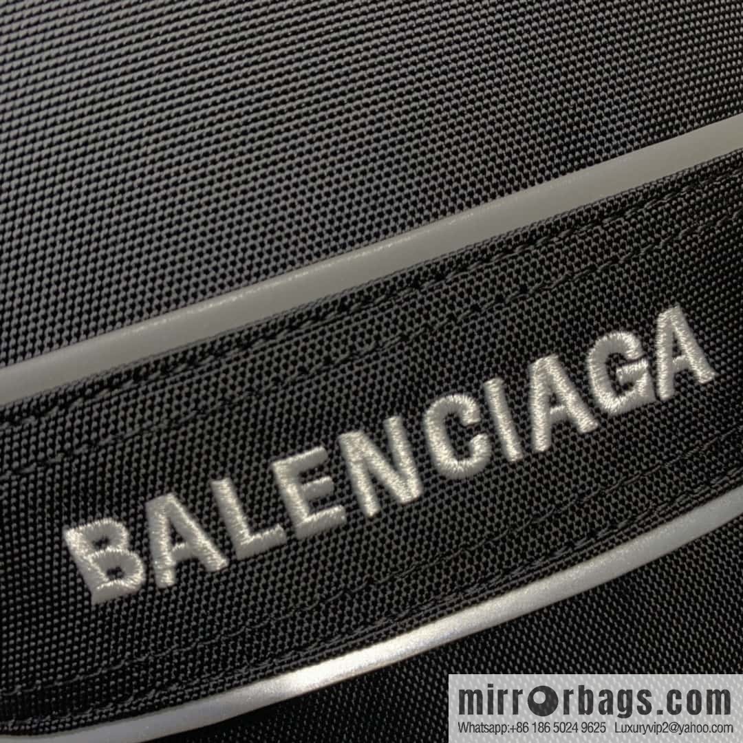 Balenciaga Balenciaga, the latest messenger bag 638657.