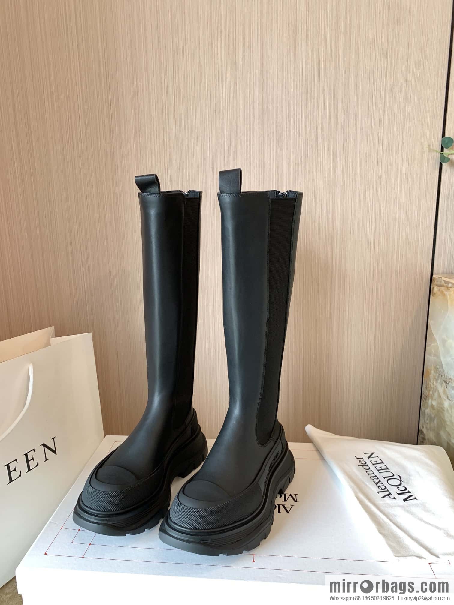 Alexander McQueen Alexander McQueen, thick-soled glossy knight boots