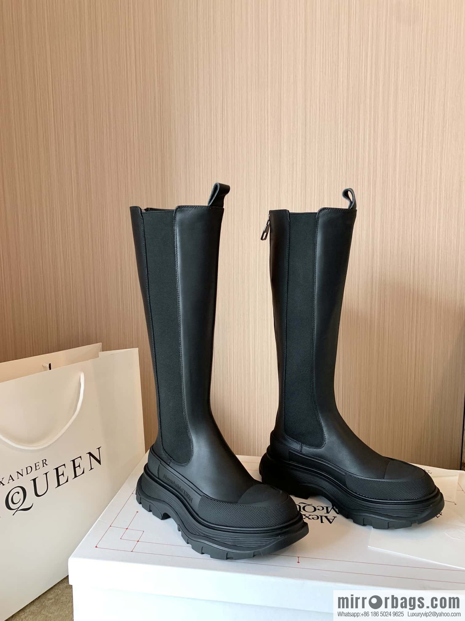 Alexander McQueen Alexander McQueen, thick-soled glossy knight boots