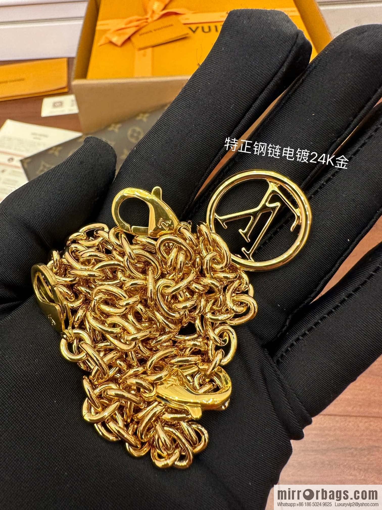 LV M82509 WALLET ON CHAIN LILY BAG